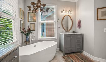 5 Petigru Dr, Beaufort, SC 29902