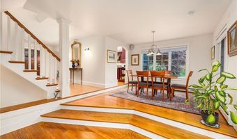 56 Summerfield Ln, Middletown, RI 02842