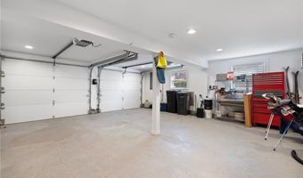 26 Leawood Dr, Cranston, RI 02920