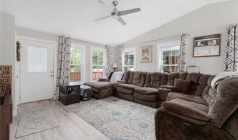 5 Versailles St, Cranston, RI 02920