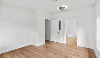 94 N 3rd St, Ashland, OR 97520