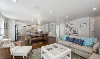67 Caswell St, Narragansett, RI 02882