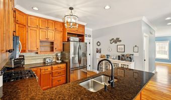 225 Watersedge Dr, Boiling Springs, SC 29316