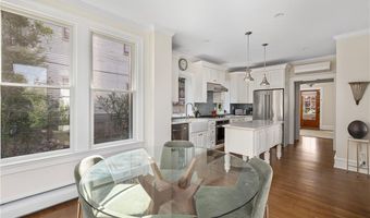 26 Narragansett Ave, Newport, RI 02840