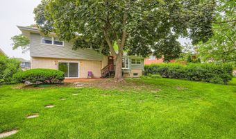 907 E Crabtree Dr, Arlington Heights, IL 60004