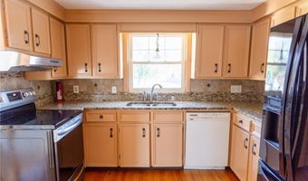 9 Cannon St, Cranston, RI 02920