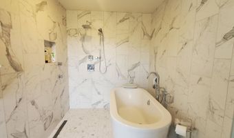 762 Old McLeod Brg, Adrian, GA 31002