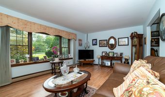 34 Michele Dr, Middletown, NJ 07748
