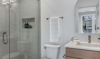 629 N LINCOLN St N, Arlington, VA 22201