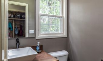 11 MEADOWBROOK Ct, Appleton, WI 54914