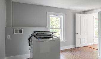 11 Kossuth St, Bangor, ME 04401