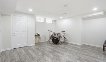 315 Glengarry Dr, Aurora, OH 44202