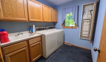 457 E Pioneer Trl, Aurora, OH 44202