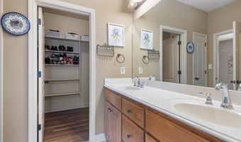 4168 Heritage Oak Dr, Benton, AR 72015