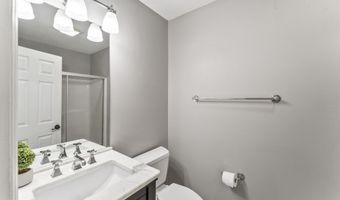 24 Ken Oaks Dr, Danbury, CT 06810