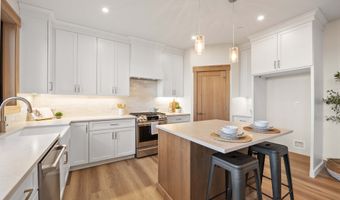 1991 SE 2ND St, Astoria, OR 97103