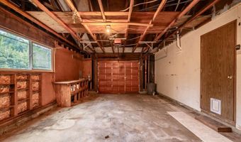 950 NE 1ST St, Bandon, OR 97411