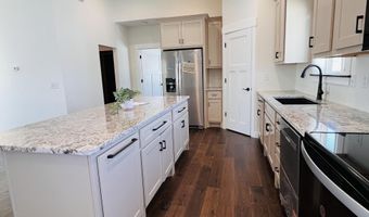 921 Willet St, Aberdeen, SD 57401