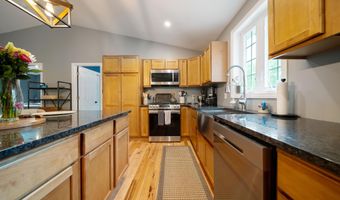 82 Parkey Rd, Barnstead, NH 03218