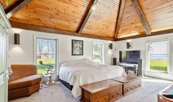 431 McGregor Pt, Alburgh, VT 05440