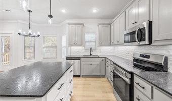 100 Selkirk Dr, Bella Vista, AR 72715