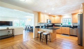 573 Wolcott Ave, Middletown, RI 02842