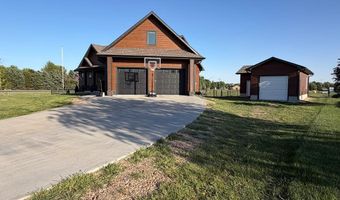 1524 Beechwood Dr, Aurora, NE 68818