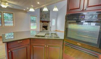 639 Lakeshore Dr, Berkeley Lake, GA 30096