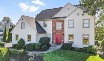 35 Rosenbrook Dr, Bayonne, NJ 07035