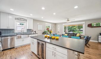 4905 SW 15th St, Des Moines, IA 50315