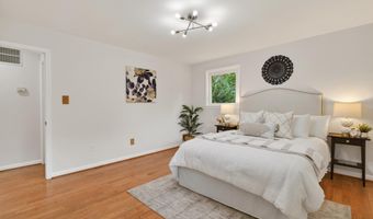 5701 RADNOR Ct, Bethesda, MD 20817
