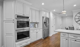 27 E Gate Rd, Danbury, CT 06811