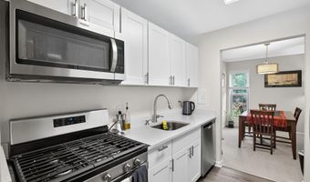 8 CANTERBURY Sq 304, Alexandria, VA 22304