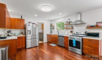 84 Varnadore Dr, Arden, NC 28704