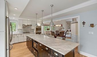 13 Colton Ct, Bayville, NJ 08721