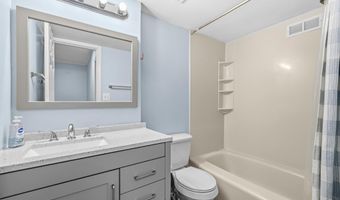 5013 AMERICANA Dr, Annandale, VA 22003