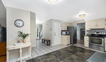 5 Hickory Hill Dr, Londonderry, NH 03053
