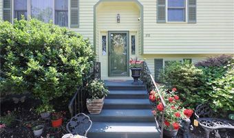52 Urquhart St, Cranston, RI 02920