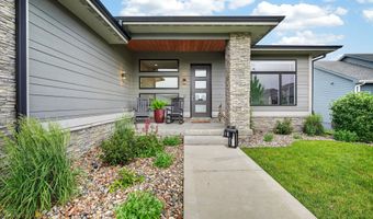 1007 Lynne Dr, Adel, IA 50003