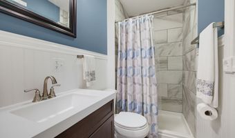 18 Vale Rd, Brookfield, CT 06804