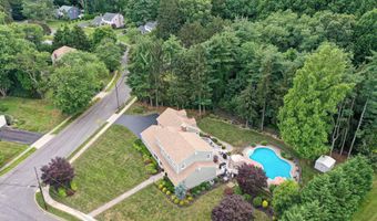 44 Devonshire Ct, Middletown, NJ 07748