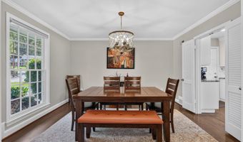 6720 NEWBOLD Dr, Bethesda, MD 20817