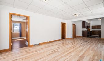207 W 3rd St, Alcester, SD 57004