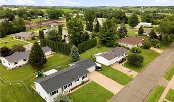 202 Wilson Ct, Anamosa, IA 52205