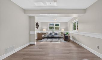 930 Bellestri Dr, Ballwin, MO 63021
