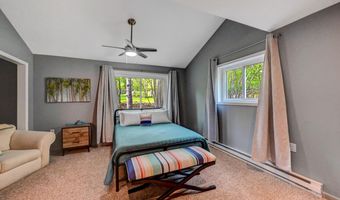 227 Valley View Dr, Albrightsville, PA 18210