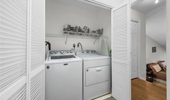 2 Windsor Ct, Amityville, NY 11701