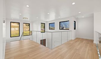 348 E HIDDEN LAKE Dr, Bountiful, UT 84010