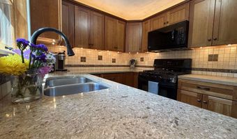 120 Carriage Hill Rd, Brattleboro, VT 05301