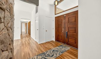 738 Fairway Ct, Ashland, OR 97520